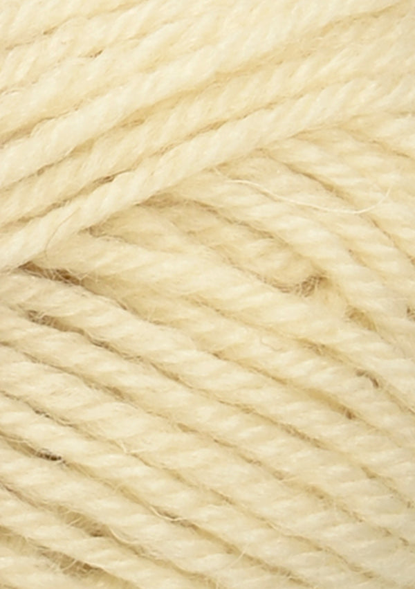 Nahaufnahme von Sandnes Garn Peer Gynt 1012 Natural White