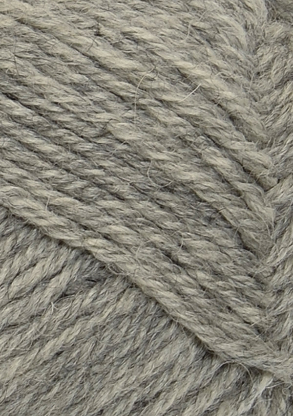 Nahaufnahme von Sandnes Garn Peer Gynt 1042 Grey Mottled