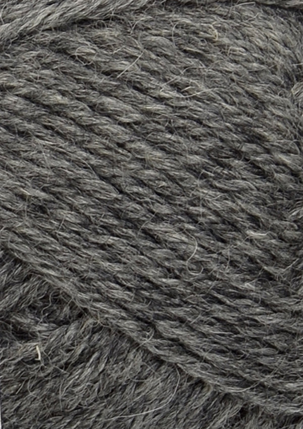 Nahaufnahme von Sandnes Garn Peer Gynt 1053 Dark Grey Melange