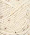 Nahaufnahme von Sandnes Garn Peer Gynt 2523 Nature Tweed