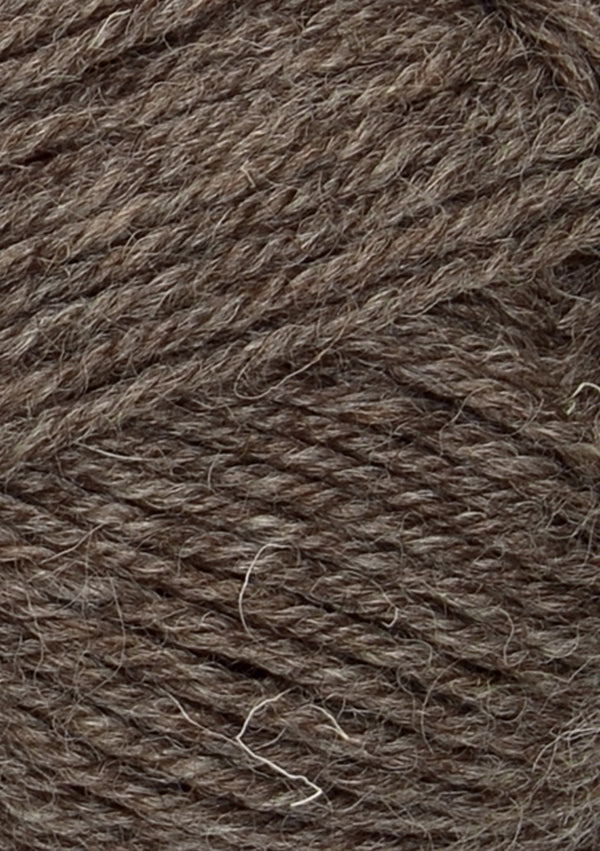 Nahaufnahme von Sandnes Garn Peer Gynt 2652 Medium Brown Mottled