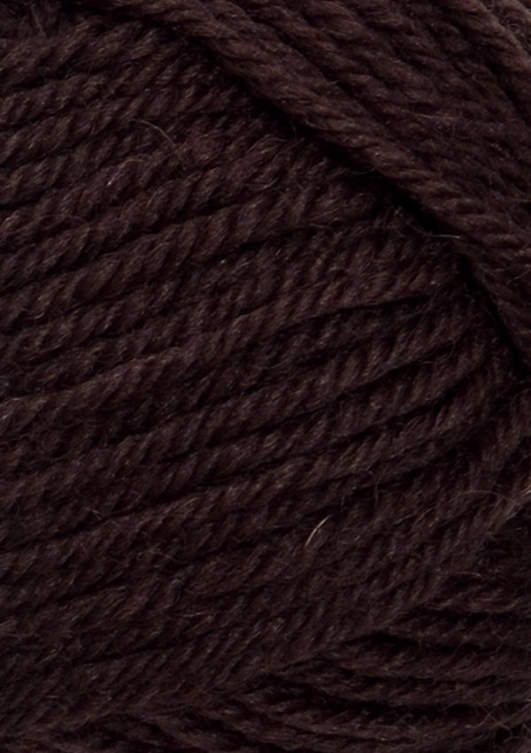 Nahaufnahme von Sandnes Garn Peer Gynt 3082 Dark Brown