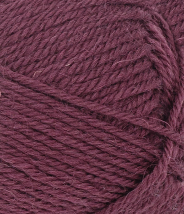 Nahaufnahme von Sandnes Garn Peer Gynt 4363 Wine Red