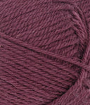 Nahaufnahme von Sandnes Garn Peer Gynt 4363 Wine Red