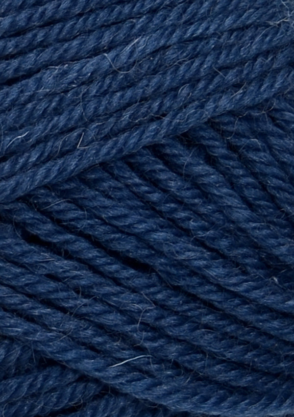 Nahaufnahme von Sandnes Garn Peer Gynt 6364 Dark Blue