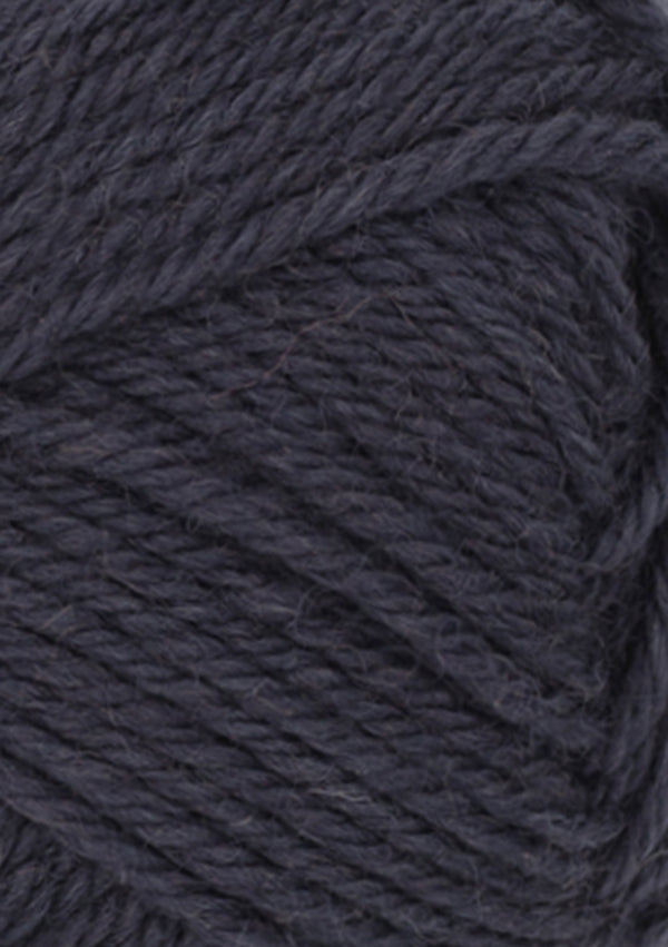 Nahaufnahme von Sandnes Garn Peer Gynt 6581 Dark Grey Blue