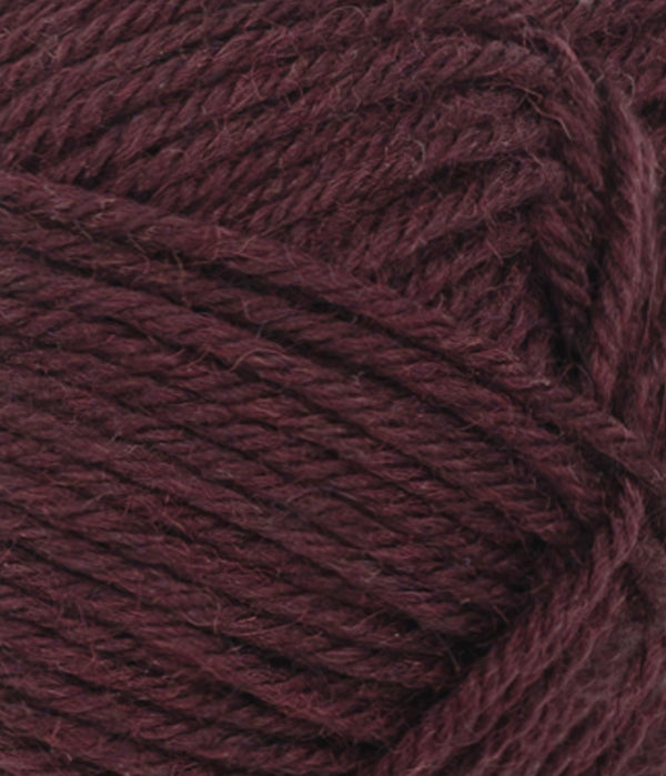 Nahaufnahme von Sandnes Garn Peer Gynt by PetiteKnit 4682 Velvet Fig