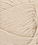 Nahaufnahme von Sandnes Garn Babyull Lanet 2321 Marzipan
