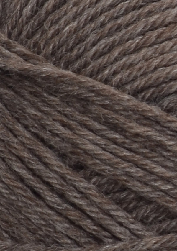 Nahaufnahme von Sandnes Garn Babyull Lanett 2652 Medium Brown Mottled