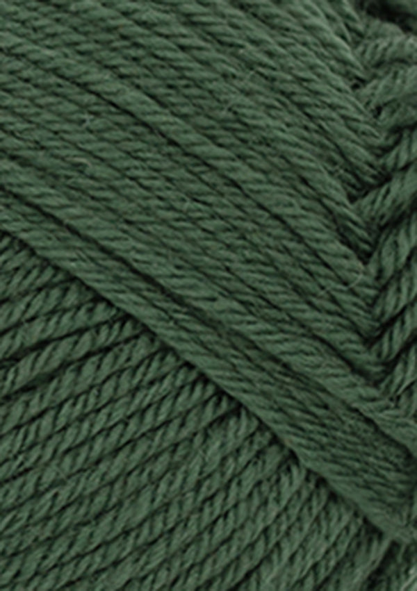 Nahaufnahme von Sandnes Garn Babyull Lanett 8082 Forest Green