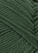 Nahaufnahme von Sandnes Garn Babyull Lanett 8082 Forest Green