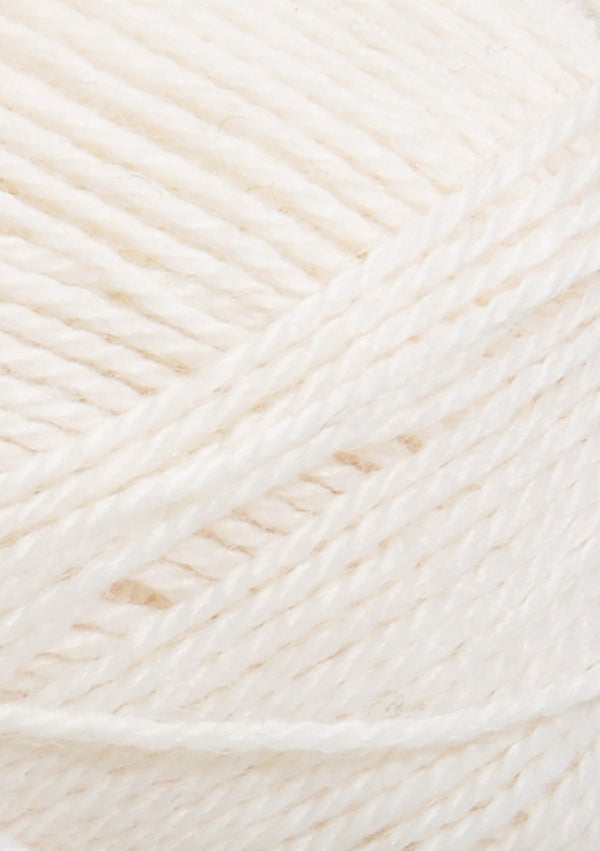 Nahaufnahme von Sandnes Garn Mini Alpakka 1001 True White