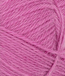 Nahaufnahme von Sandnes Garn Mini Alpakka 4628 Magenta
