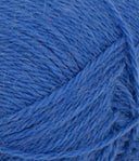 Nahaufnahme von Sandnes Garn Mini Alpakka 5845 Dazzling Blue