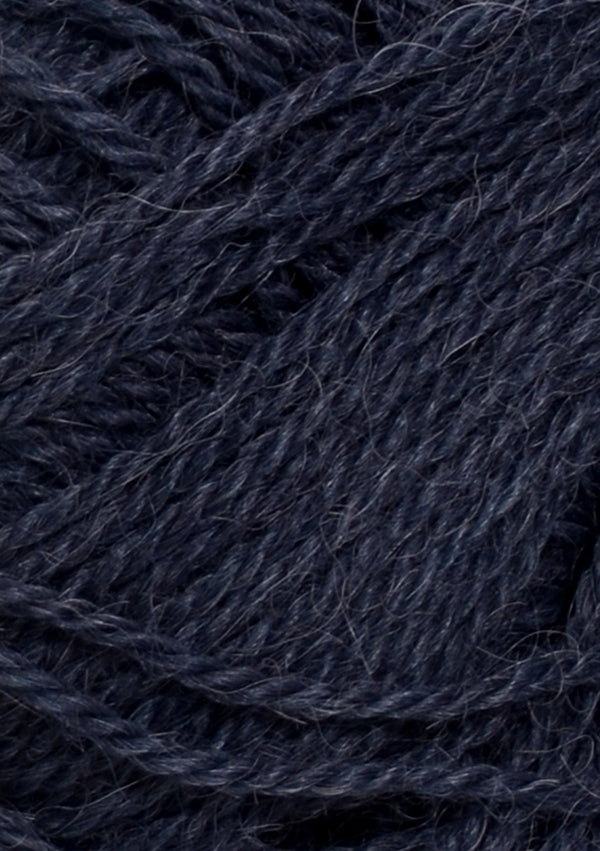 Nahaufnahme von Sandnes Garn Mini Alpakka 6081 Midnight Blue