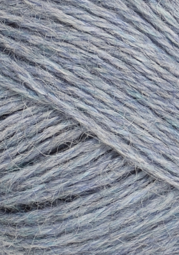 Nahaufnahme von Sandnes Garn Mini Alpakka 6221 Light Blue Mottled