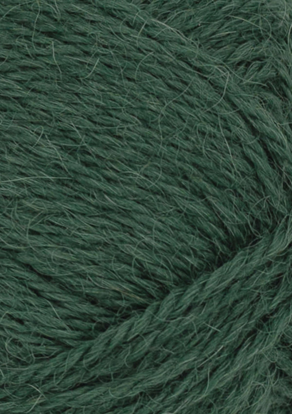 Nahaufnahme von Sandnes Garn Mini Alpakka 8581 Deep Forest Green