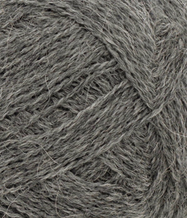 Nahaufnahme von Sandnes Garn Alpakka Følgetråd 1053 Dark Grey Melange