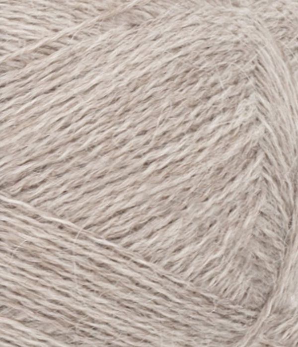 Nahaufnahme von Sandnes Garn Alpakka Følgetråd 2650 Beige Mottled