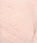 Nahaufnahme von Sandnes Garn Alpakka Følgetråd 3509 Ballet Tutu