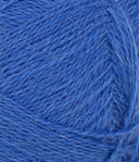 Nahaufnahme von Sandnes Garn Alpakka Følgetråd 5845 Dazzling Blue