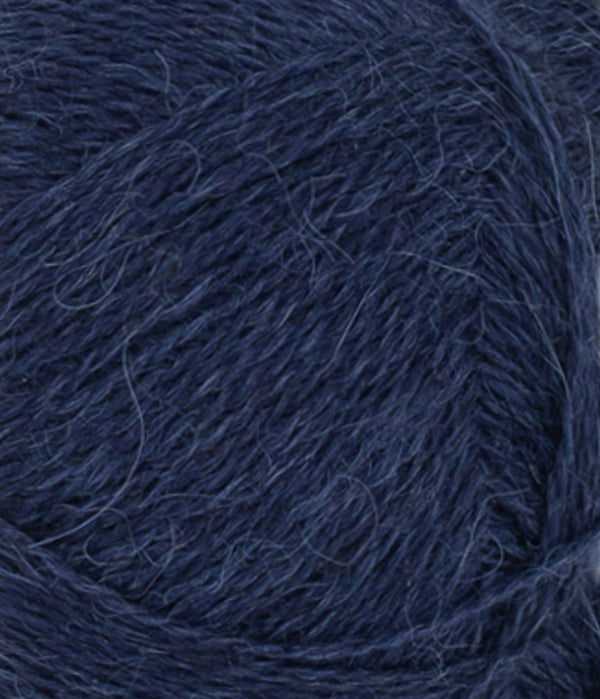 Nahaufnahme von Sandnes Garn Alpakka Følgetråd 5882 Dark Navy