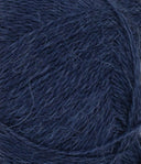 Nahaufnahme von Sandnes Garn Alpakka Følgetråd 5882 Dark Navy