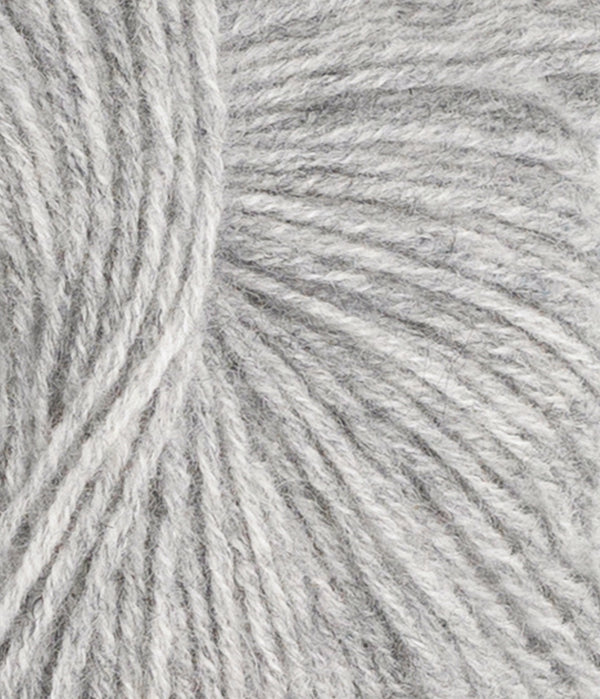 Nahaufnahme von Sandnes Garn Cashmere 1042 Grey Mottled