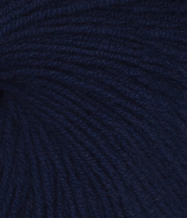 Nahaufnahme von Sandnes Garn Cashmere 5882 Dark Navy