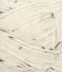 Nahaufnahme von Sandnes Garn Alpakka Ull 2523 Nature Tweed