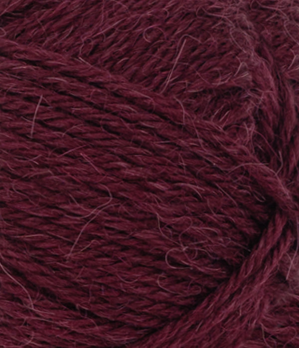 Nahaufnahme von Sandnes Garn Alpakka Ull 4372 Deep Burgundy