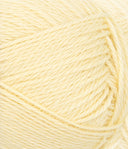 Nahaufnahme von Sandnes Garn Alpakka Silke 2112 Light Yellow