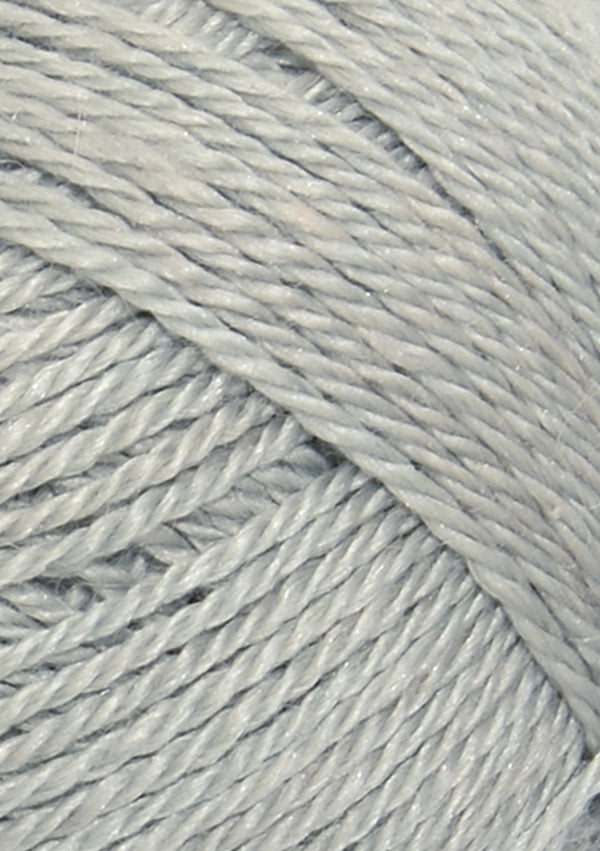 Nahaufnahme von Sandnes Garn Alpakka Silke 7521 Light Grey