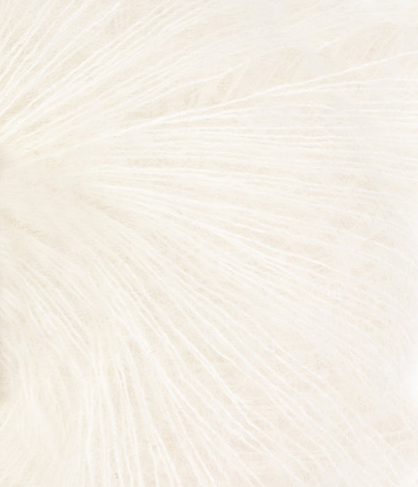 Nahaufnahme von Sandnes Garn Tynn Silk Mohair 1001 True White