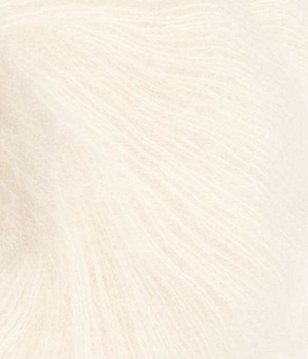 Nahaufnahme von Sandnes Garn Tynn Silk Mohair 1012 Natural White