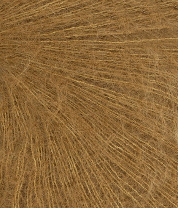 Nahaufnahme von Sandnes Garn Tynn Silk Mohair 2152 Vintage Gold