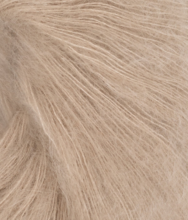 Nahaufnahme von Sandnes Garn Tynn Silk Mohair 3021 Light Beige