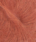 Nahaufnahme von Sandnes Garn Tynn Silk Mohair 3535 Light Copper Brown