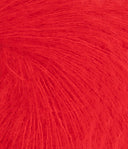 Nahaufnahme von Sandnes Garn Tynn Silk Mohair 4018 Scarlet Red