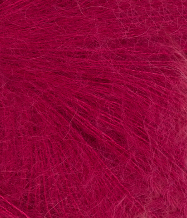 Nahaufnahme von Sandnes Garn Tynn Silk Mohair 4255 Rumba Red