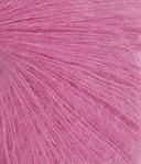 Nahaufnahme von Sandnes Garn Tynn Silk Mohair 4626 Shocking Pink