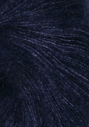 Nahaufnahme von Sandnes Garn Tynn Silk Mohair 5581 Deep Navy