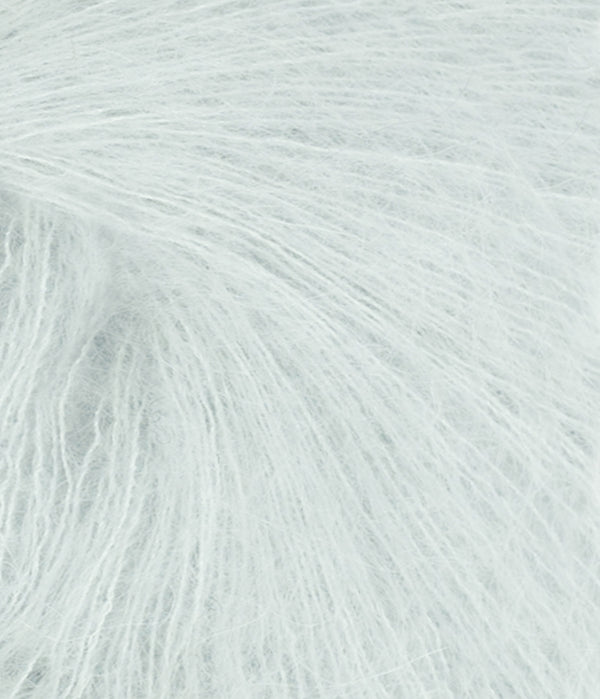Nahaufnahme von Sandnes Garn Tynn Silk Mohair 5811 Arctic Ice