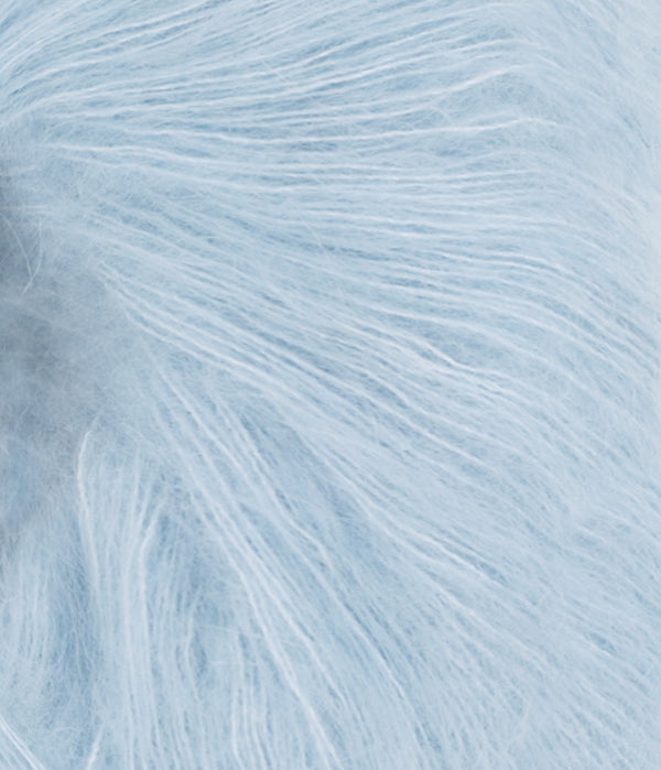 Nahaufnahme von Sandnes Garn Tynn Silk Mohair 6012 Light Blue