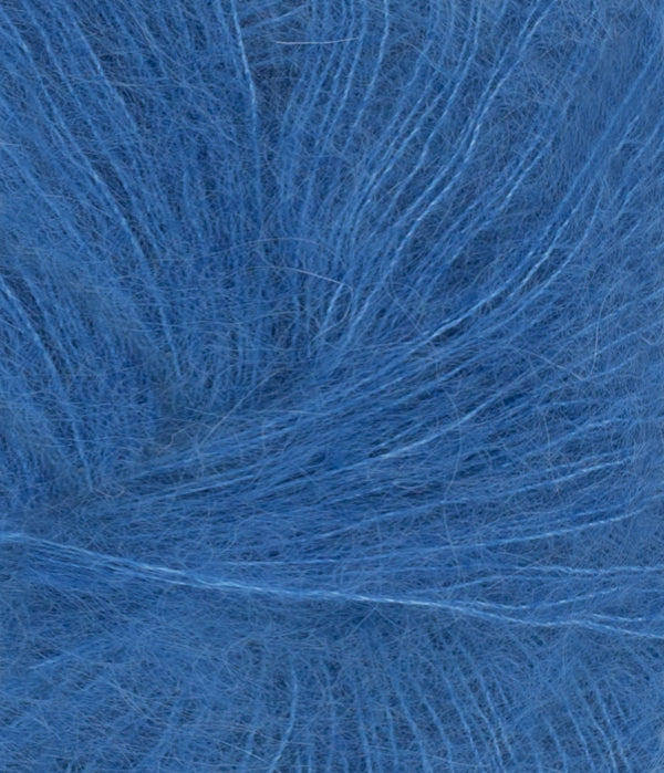 Nahaufnahme von Sandnes Garn Tynn Silk Mohair 6044 Regatta Blue
