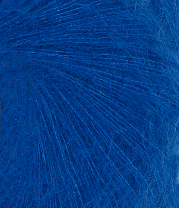 Nahaufnahme von Sandnes Garn Tynn Silk Mohair 6046 Jolly Blue