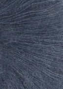 Nahaufnahme von Sandnes Garn Tynn Silk Mohair 6081 Midnight Blue