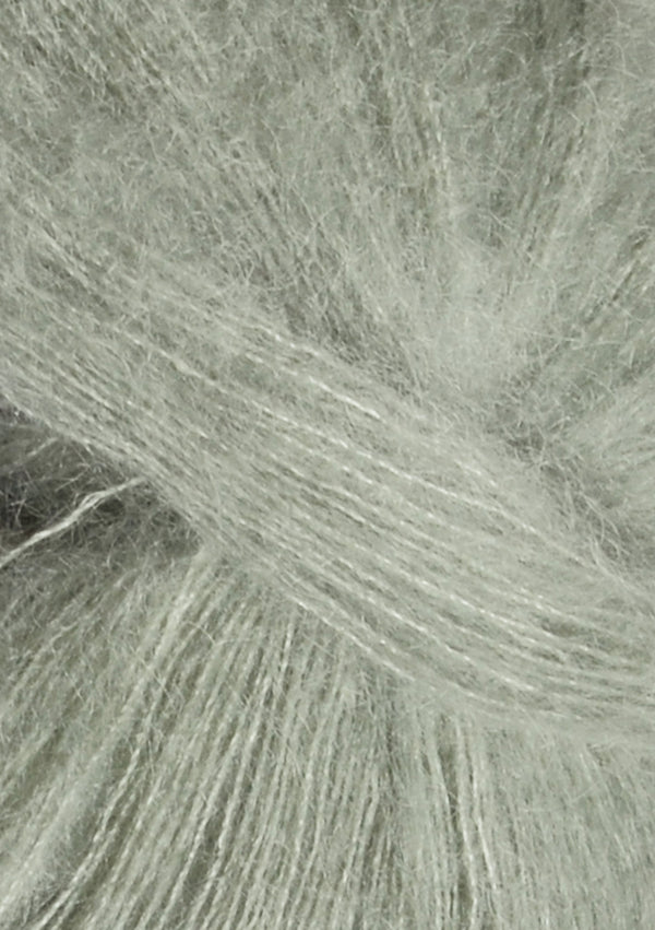 Nahaufnahme von Sandnes Garn Tynn Silk Mohair 8521 Dusty Light Green