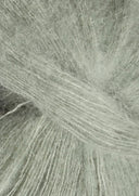 Nahaufnahme von Sandnes Garn Tynn Silk Mohair 8521 Dusty Light Green