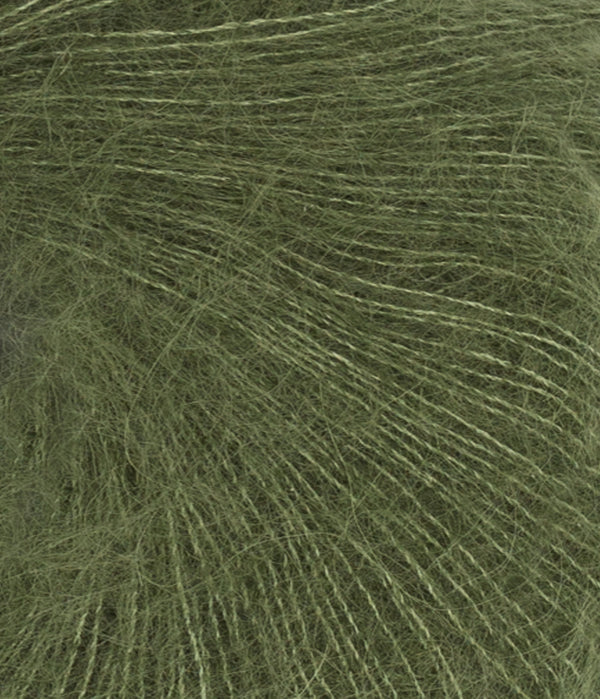 Nahaufnahme von Sandnes Garn Tynn Silk Mohair 9062 Olive Green
